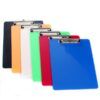 PLACA PORTA-Notas A-4 Polip. C/PINZA CLIP (Colores)